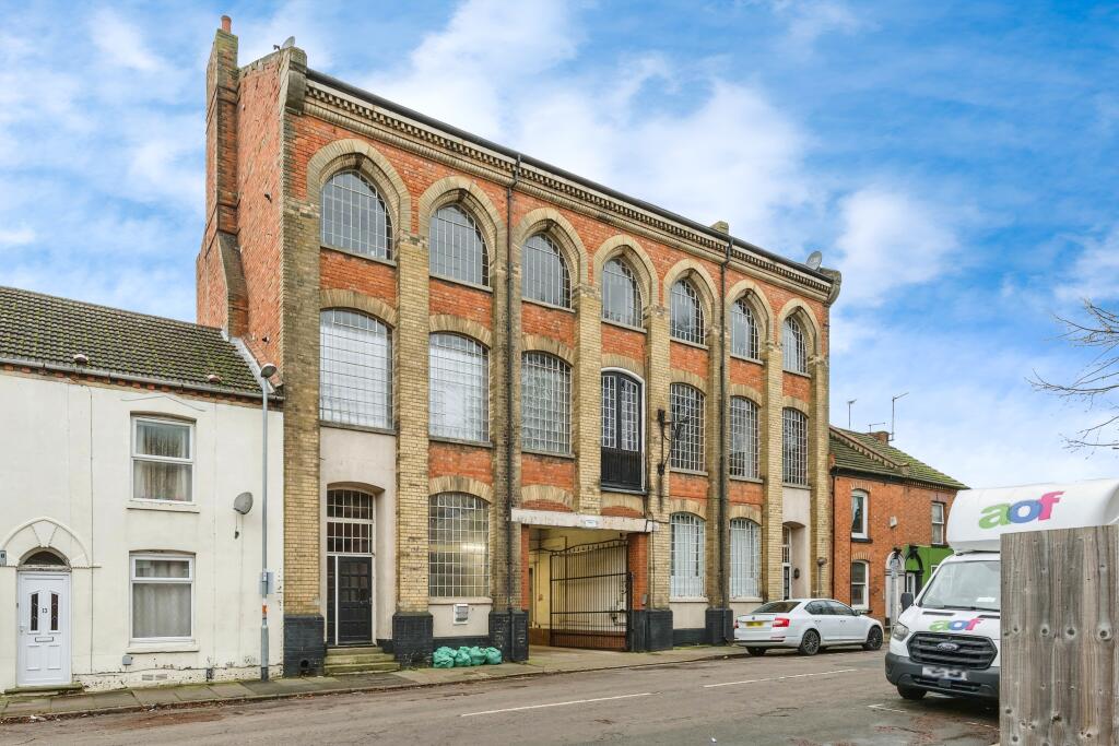 2 bedroom flat for sale in Palmerston Road, Northampton, NN1