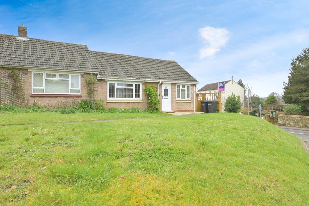 2 bedroom bungalow for sale in Farmclose Road, Wootton, Northampton, NN4