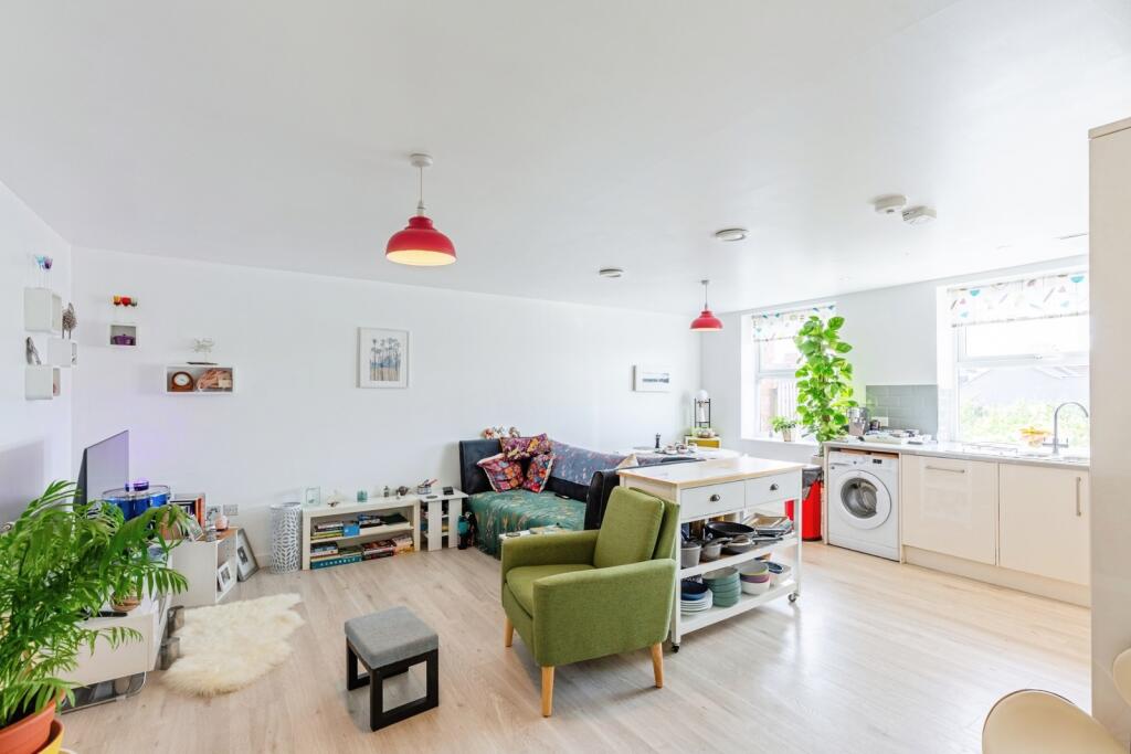 Main image of property: Kingsley Park Terrace, Northampton, Northamptonshire, NN2