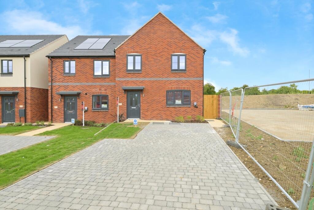 Main image of property: Weavers Grange, London Road, Bozeat, NN29