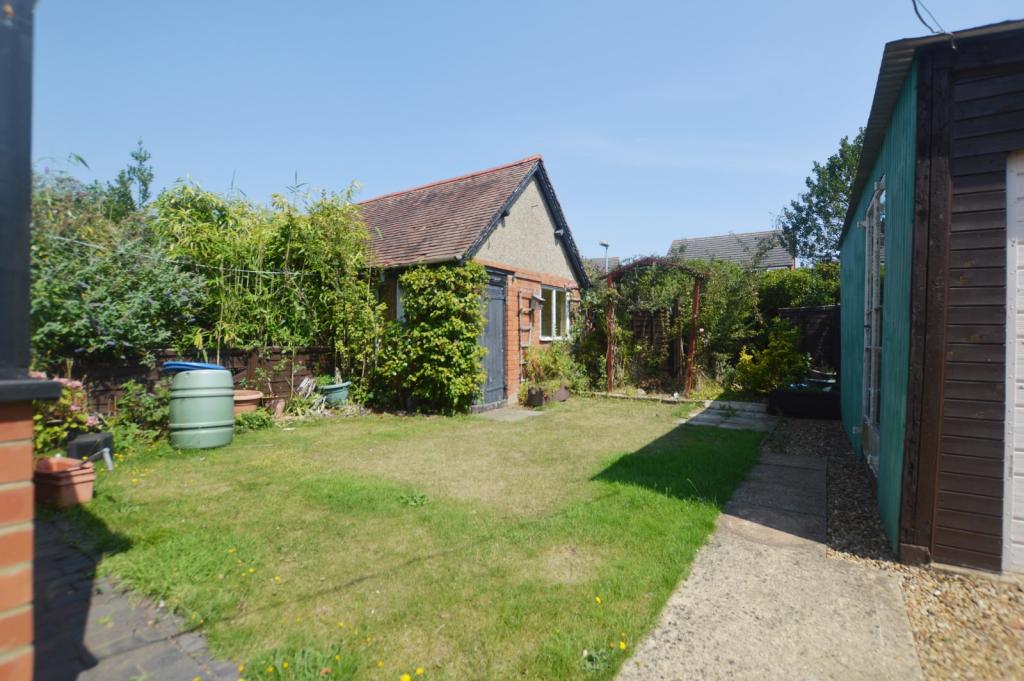 3 bedroom semidetached house for sale in Station Road, Great Billing