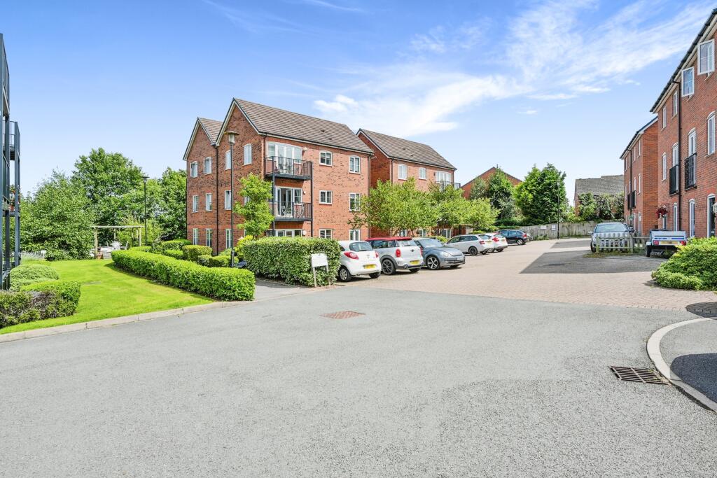 2 bedroom flat for sale in The Laurels, Fazeley, Tamworth ...