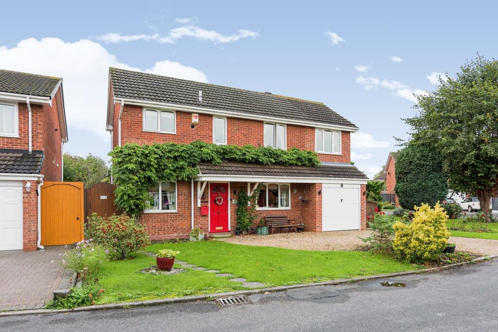 3 bedroom detached house for sale in Rowan Close, Kingsbury, Tamworth
