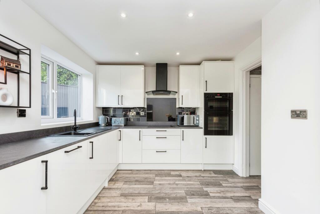 Additional property image - Greenhill Close, Dosthill, Tamworth, Staffordshire, B77