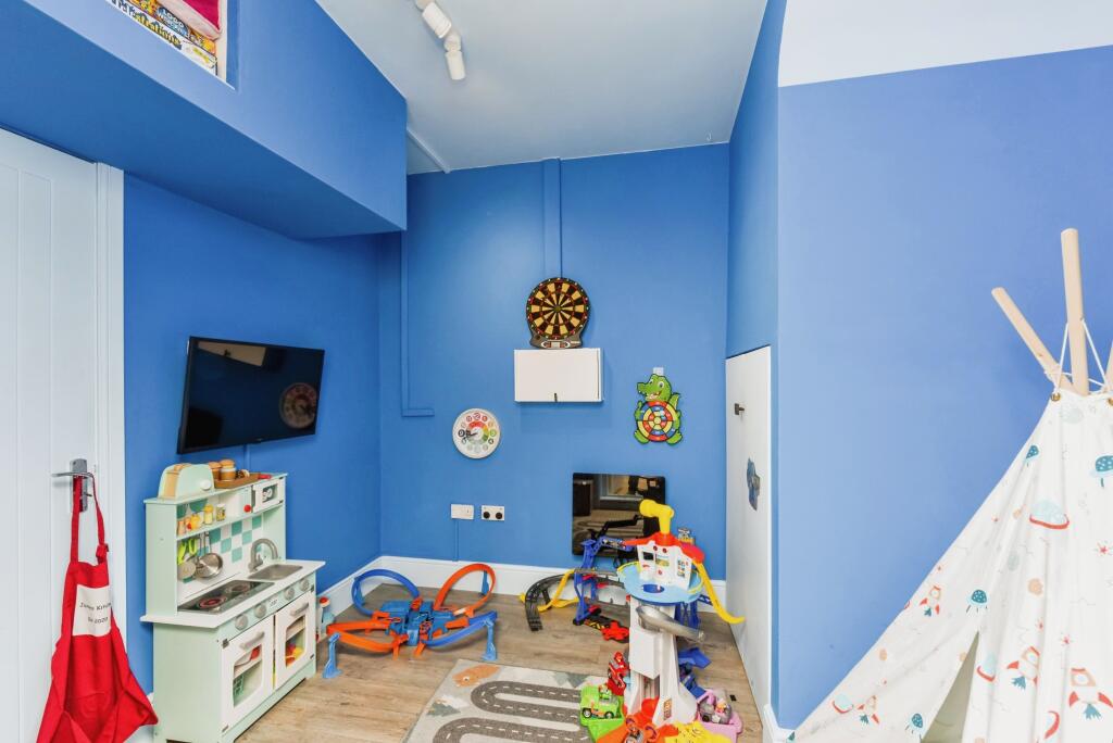Additional property image - Wensleydale, Wilnecote, Tamworth, Staffordshire, B77