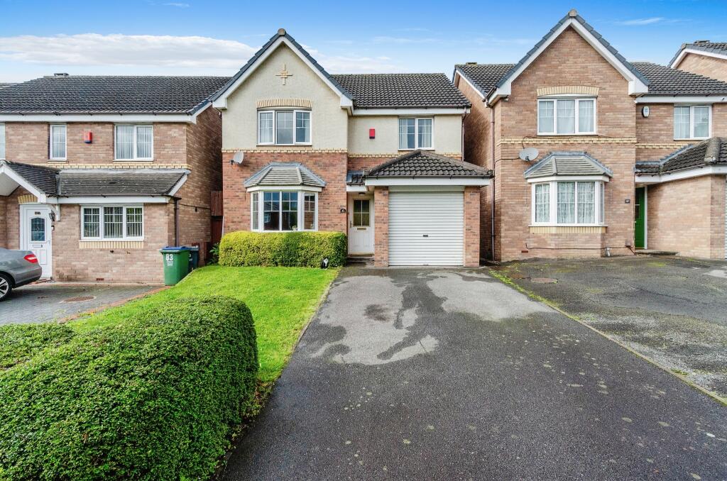 4 bedroom detached house for sale in Brackendale Drive, Walsall, West