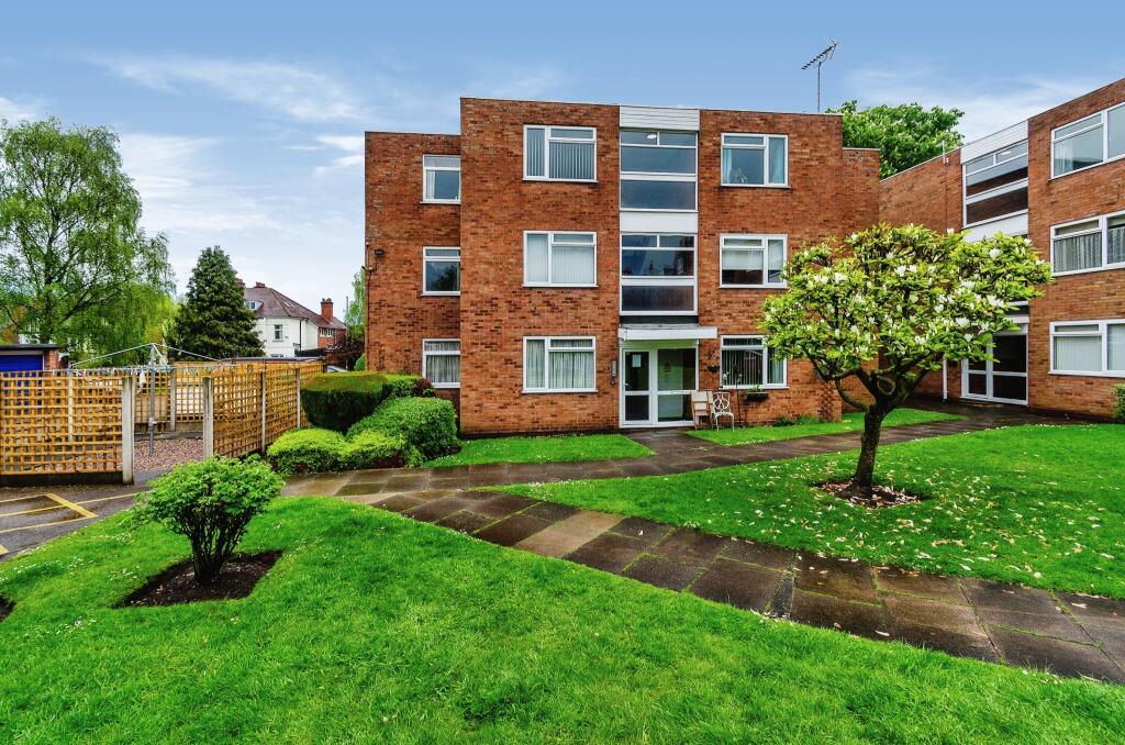 2 bedroom flat for sale in Leigh Road, Walsall, WS4