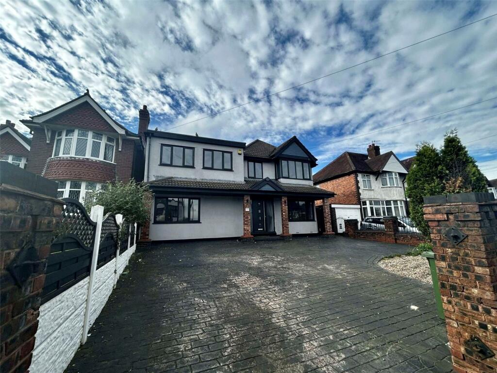 4 bedroom detached house for sale in Lichfield Road, Bloxwich, Walsall, WS3