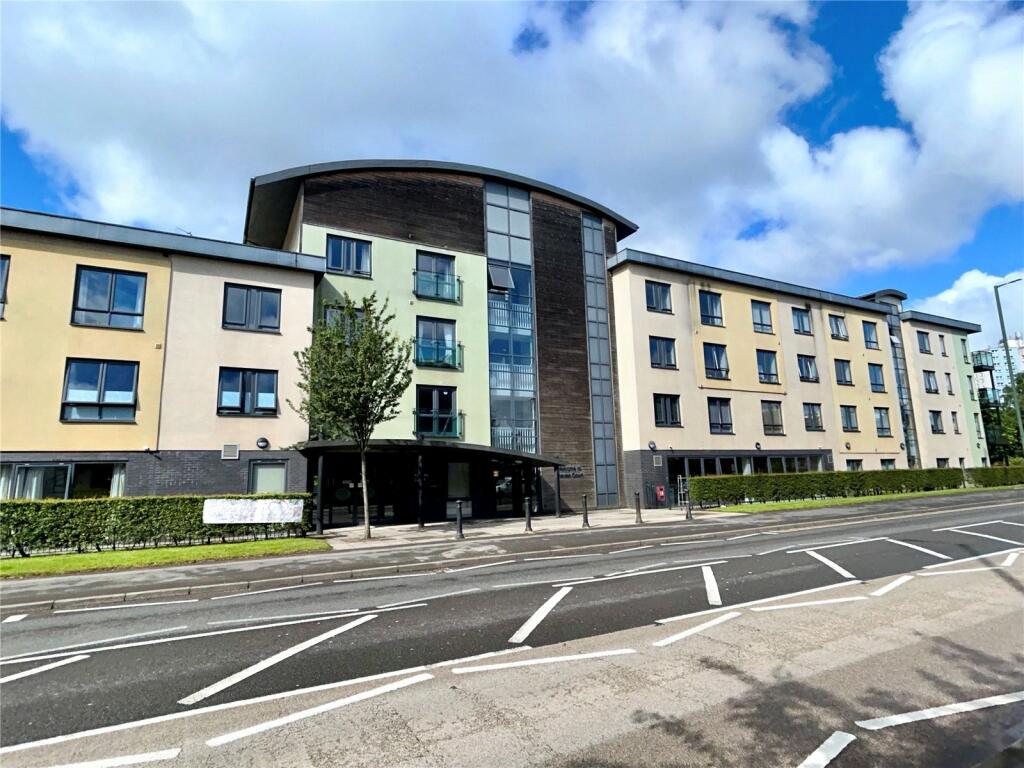 2 bedroom flat for sale in High Street, Brownhills, Walsall, WS8