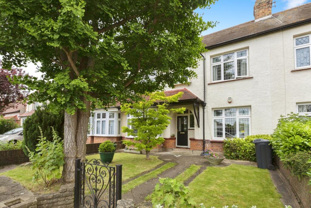 3 bedroom terraced house for sale in Gardens, Ilford, IG6