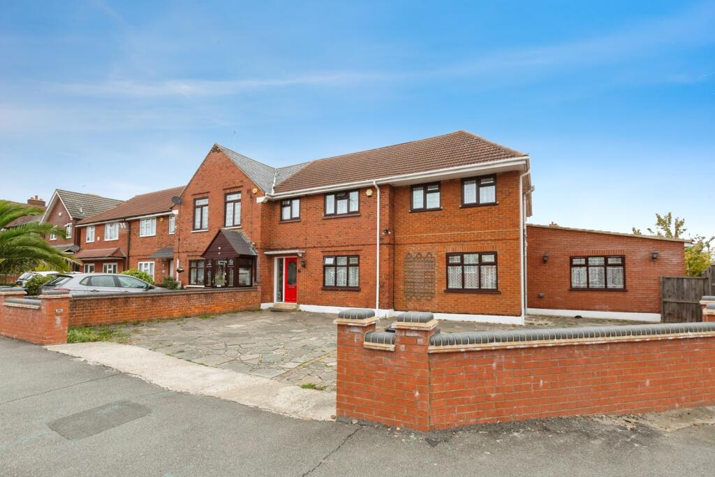 Main image of property: Tomswood Hill, Ilford, IG6