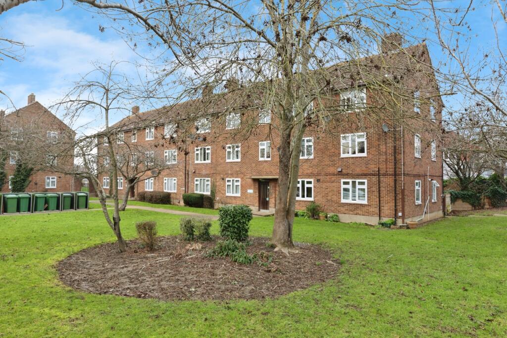 Main image of property: Claybury Broadway, Ilford, IG5