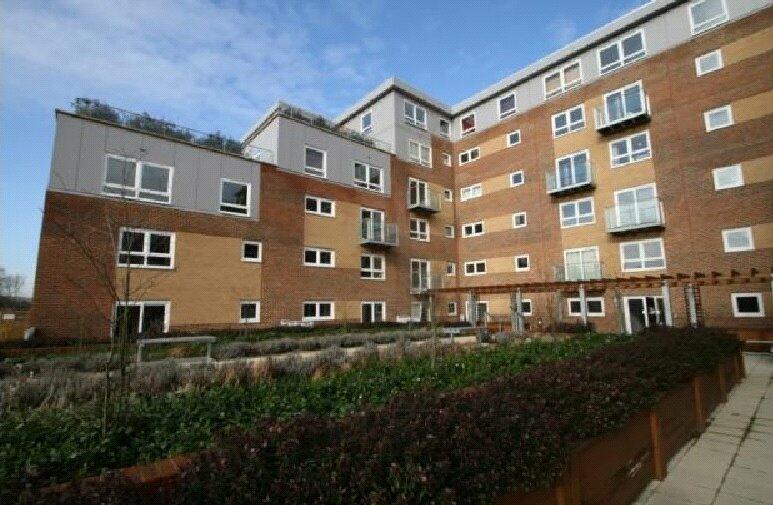 1 bedroom flat for sale in Cherrydown East, Basildon, Essex, SS16