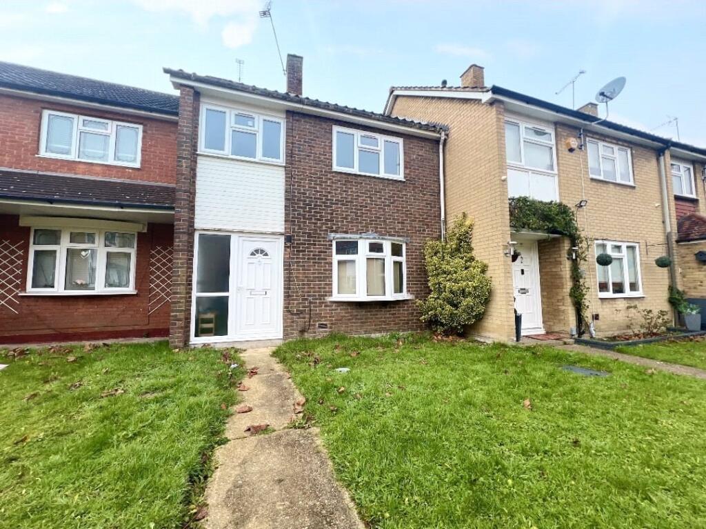 Main image of property: Long Lynderswood, BASILDON, Essex, SS15