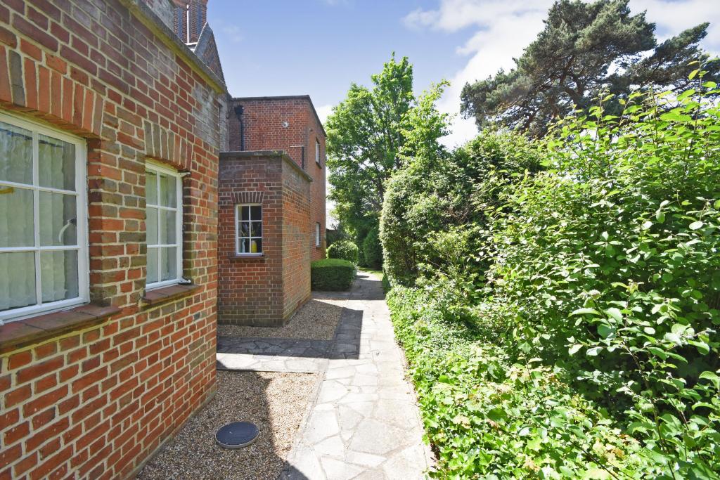 2 bedroom flat for sale in Grey Lady Place, Billericay, CM11