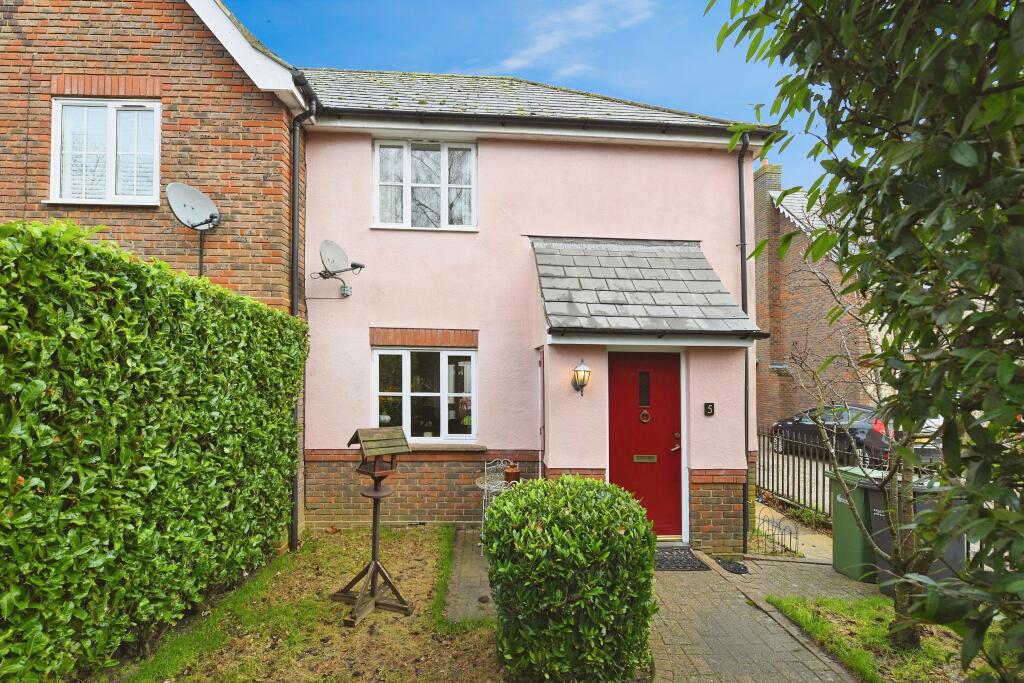 2 bedroom semidetached house for sale in Great Notley Avenue, Great