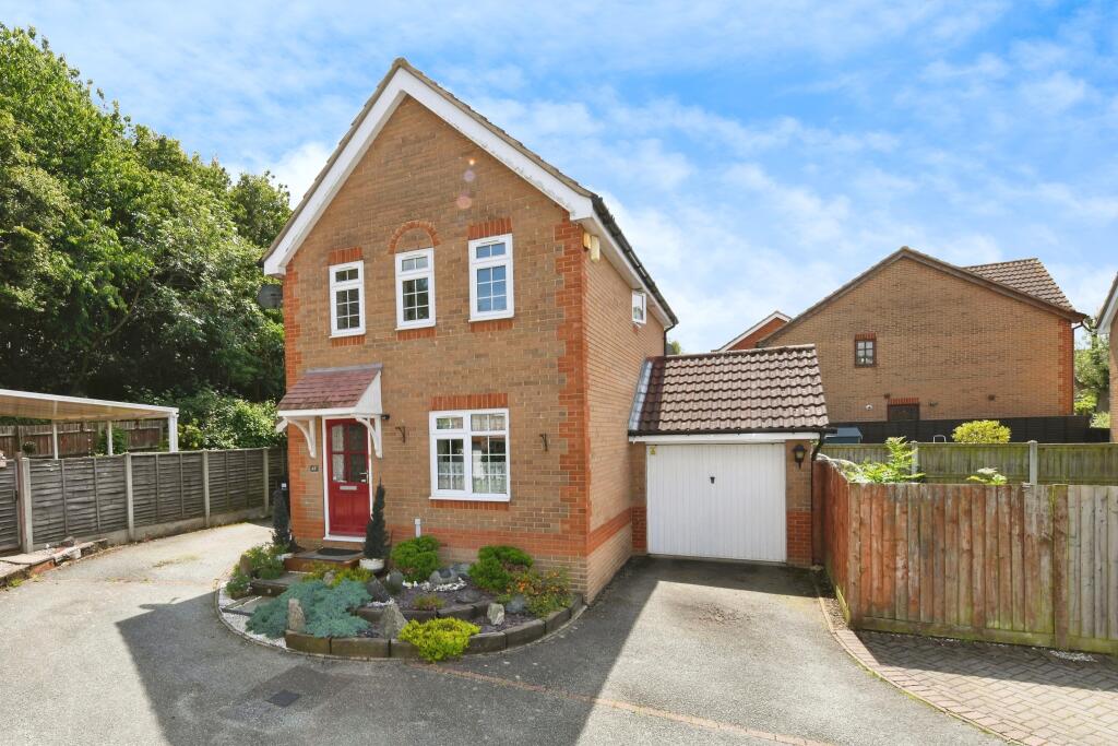 3 bedroom detached house for sale in Stafford Crescent, Braintree