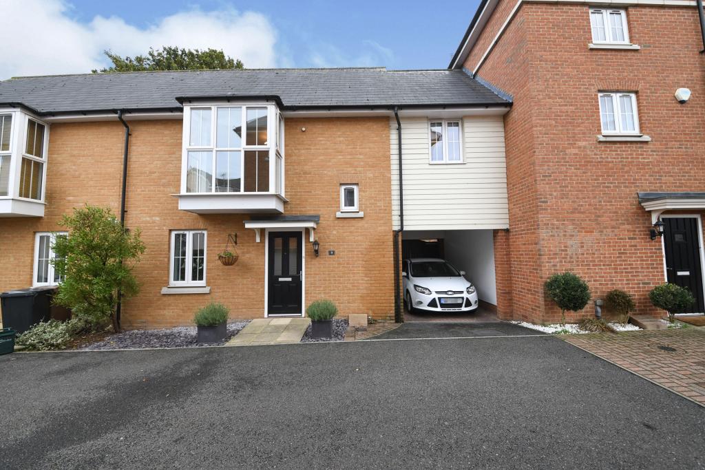 3 bedroom semidetached house for sale in Ashmeads, Chelmsford, Essex