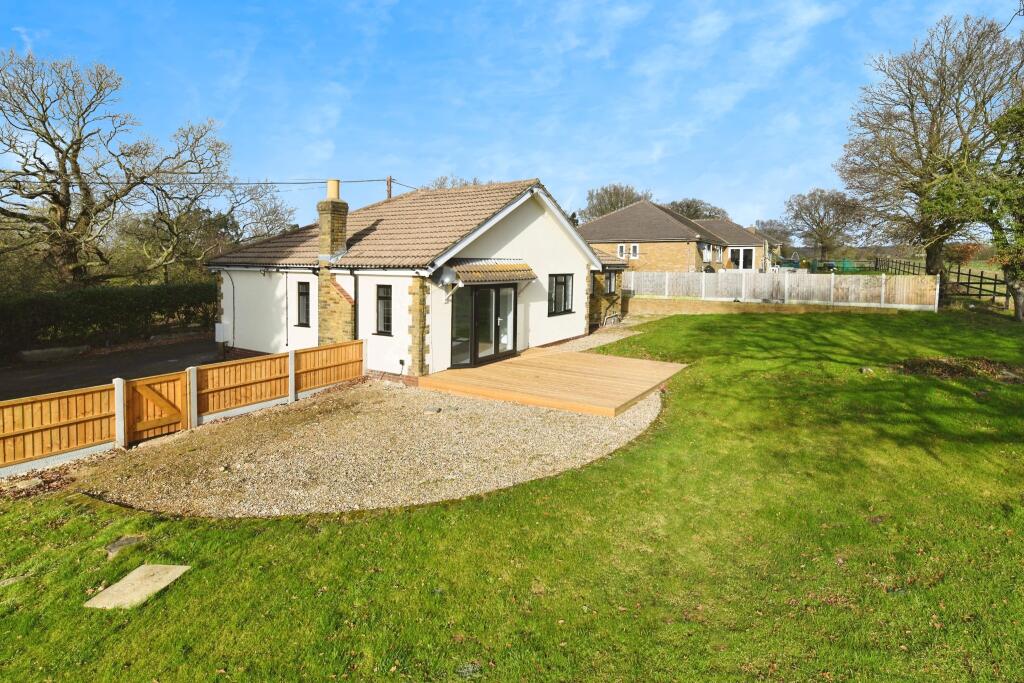 3 bedroom bungalow for sale in Little Warley Hall Lane, BRENTWOOD, Essex, CM13