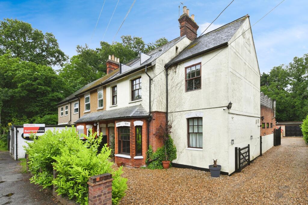 4 bedroom semidetached house for sale in Ongar Road, Kelvedon Hatch, Brentwood, Essex, CM15