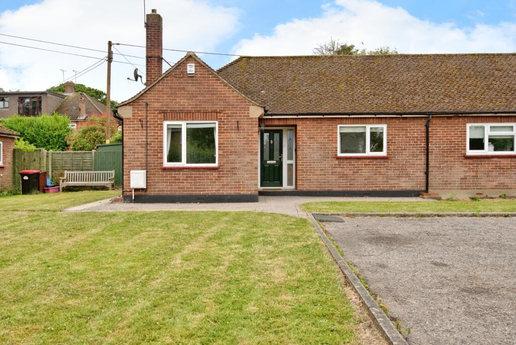 2 bedroom bungalow for sale in Brentwood Road, Ingrave, Brentwood
