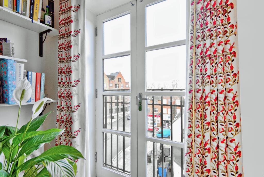 Additional property image - Hart Street, Brentwood, Essex, CM14