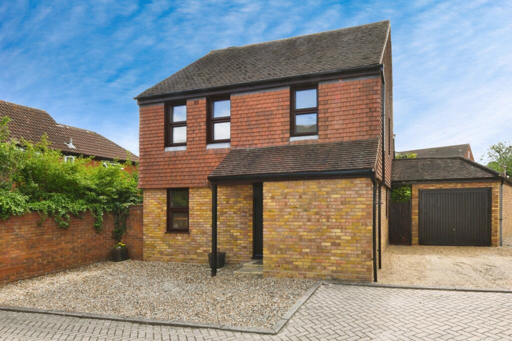 Main image of property: Brentwood Place, BRENTWOOD, Essex, CM15