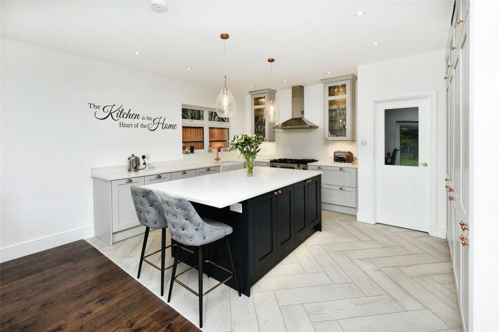 3 bedroom bungalow for sale in Hawk Hill, Battlesbridge, Wickford, Essex, SS11