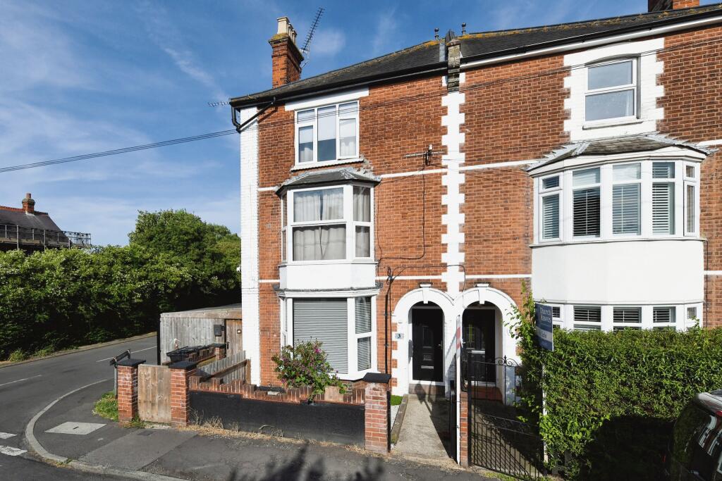 1 bedroom flat for sale in Mildmay Road, BurnhamonCrouch, Essex, CM0