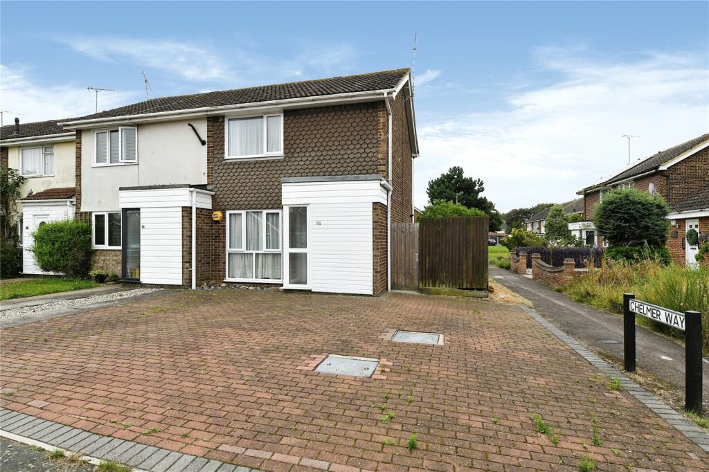 2 bedroom end of terrace house for sale in Maple Way, BurnhamonCrouch