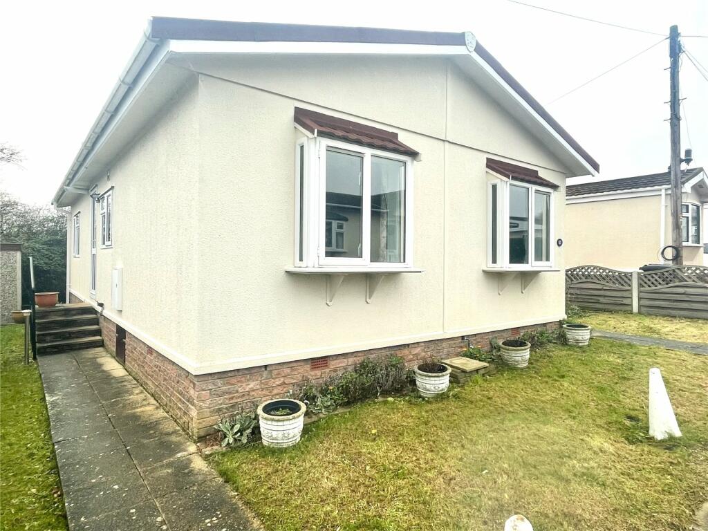 2 bedroom mobile home for sale in West Avenue, Althorne, Chelmsford