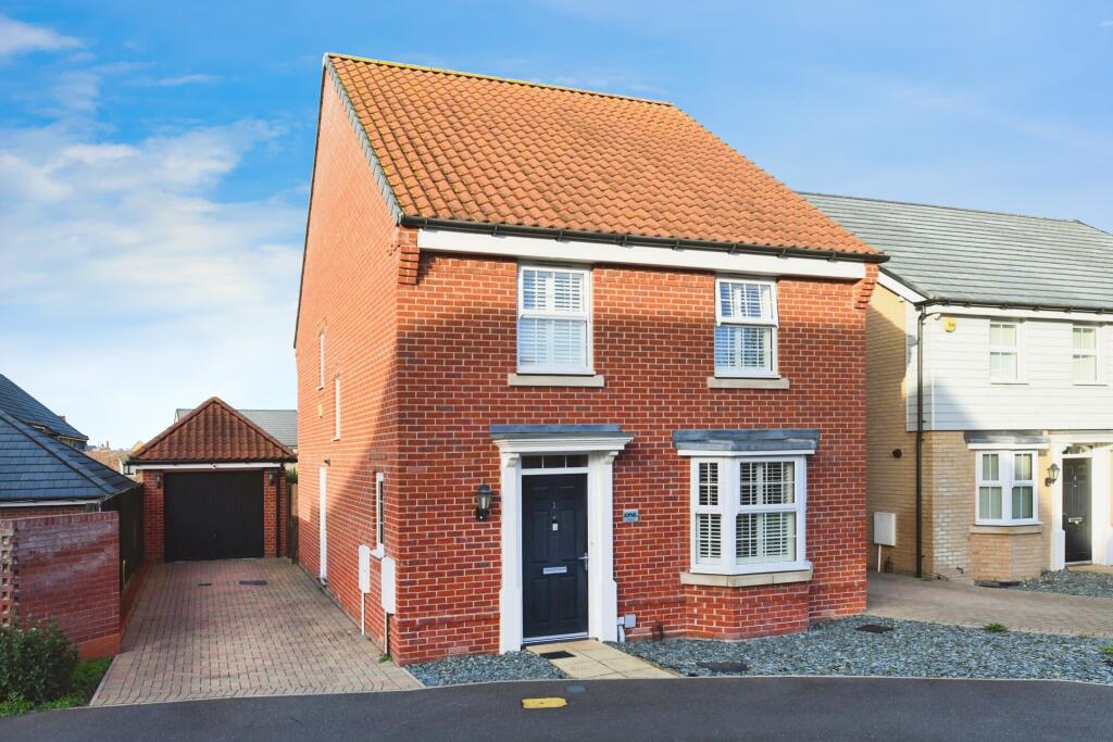 4 bedroom detached house for sale in Oak Drive, Southminster, Essex, CM0