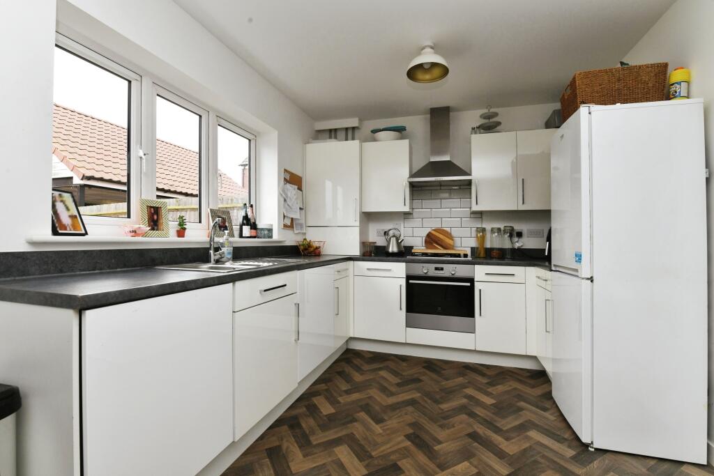 Additional property image - Pond View, Burnham-on-Crouch, Essex, CM0