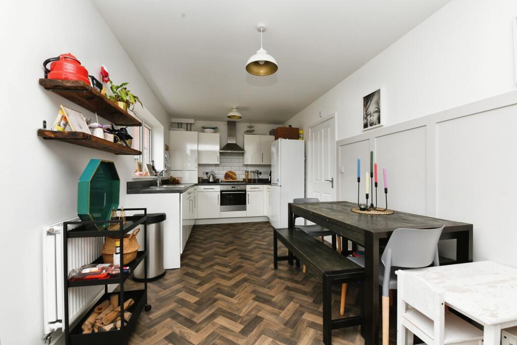 Additional property image - Pond View, Burnham-on-Crouch, Essex, CM0