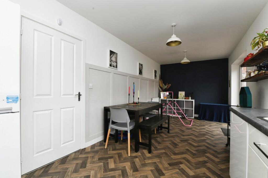 Additional property image - Pond View, Burnham-on-Crouch, Essex, CM0