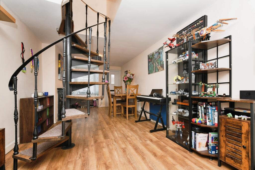 Additional property image - Queens Road, BURNHAM-ON-CROUCH, Essex, CM0