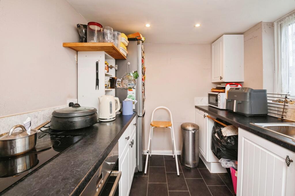 Additional property image - Camellia Crescent, Clacton-on-Sea, Essex, CO16