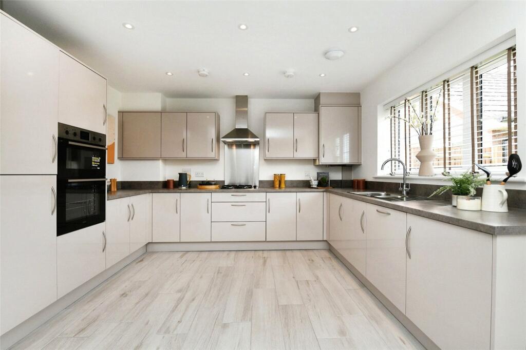 Additional property image - Meadow Gardens, Clacton On Sea, Essex, CO16