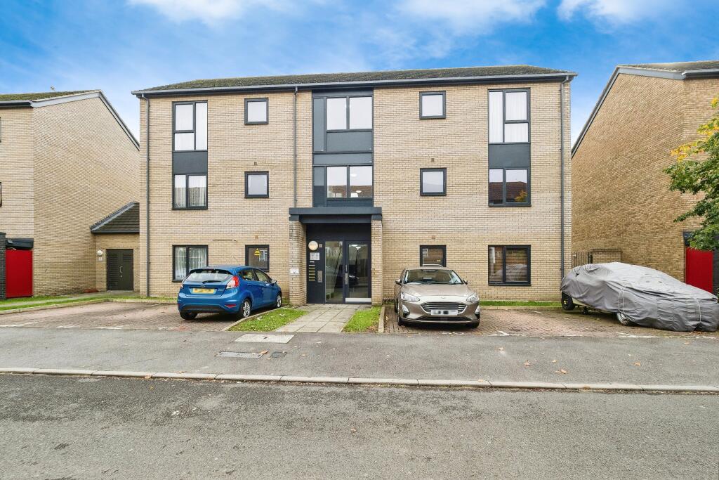 1 bedroom flat for sale in Darlington Gardens, Romford, RM3