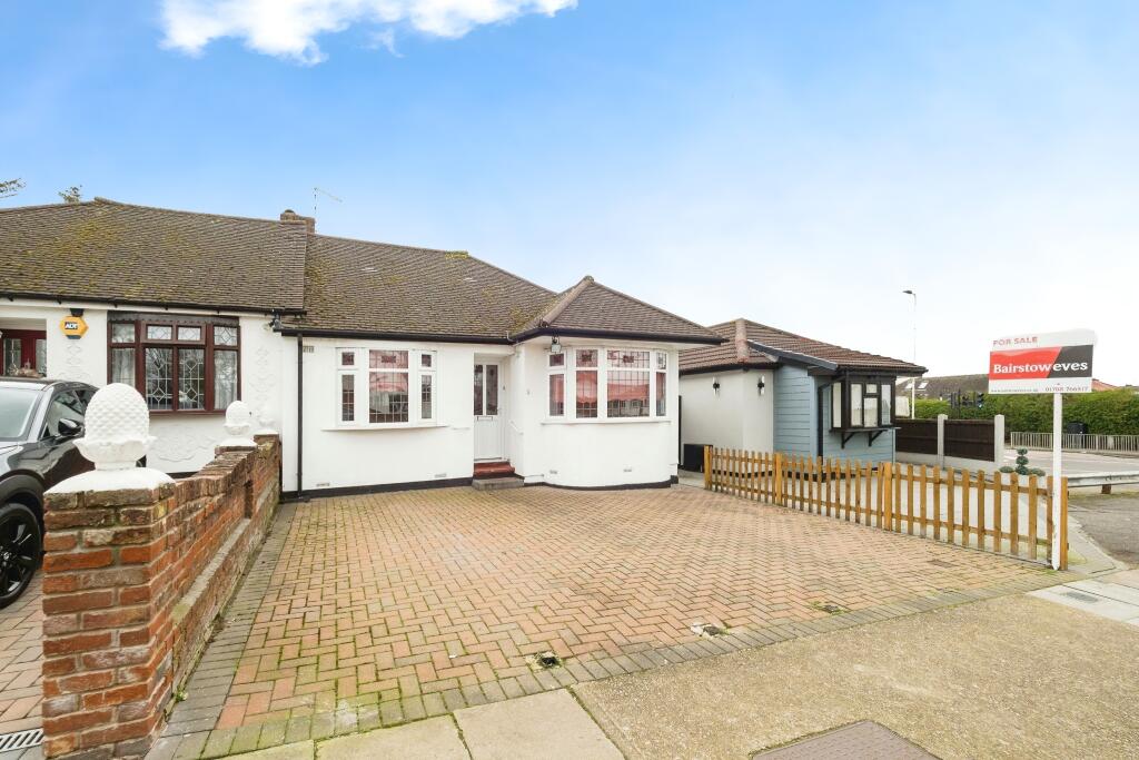 2 bedroom bungalow for sale in Playfield Avenue, Romford, RM5