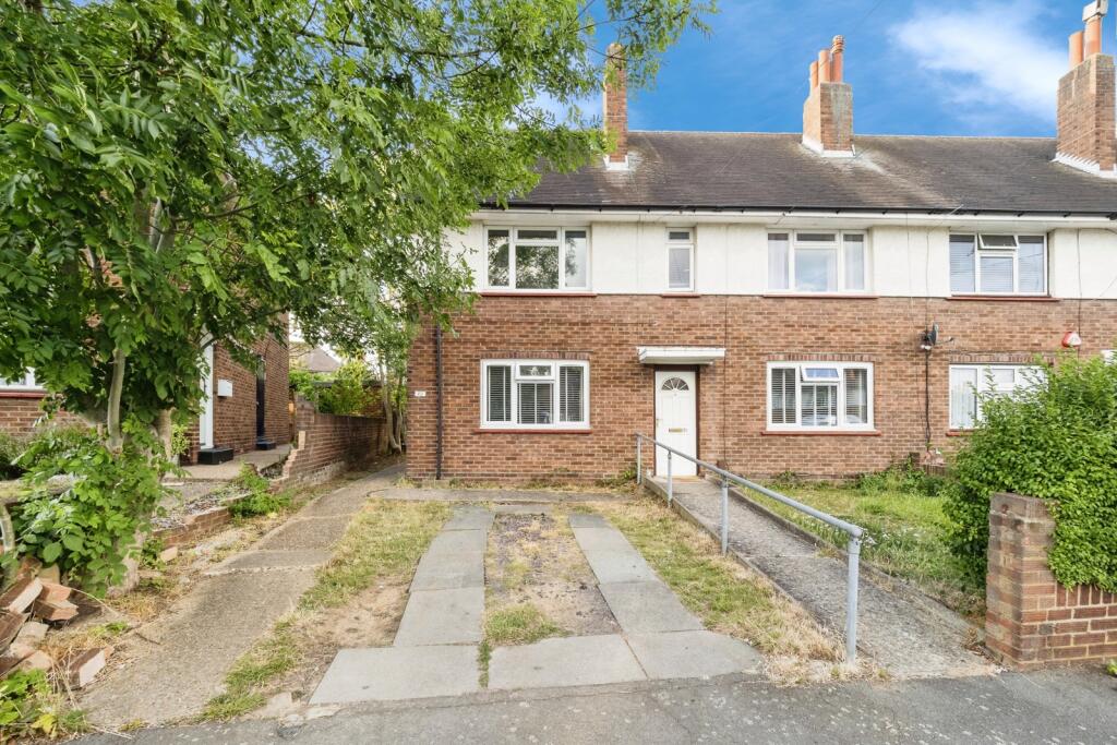 Main image of property: Chelmsford Avenue, Romford, RM5