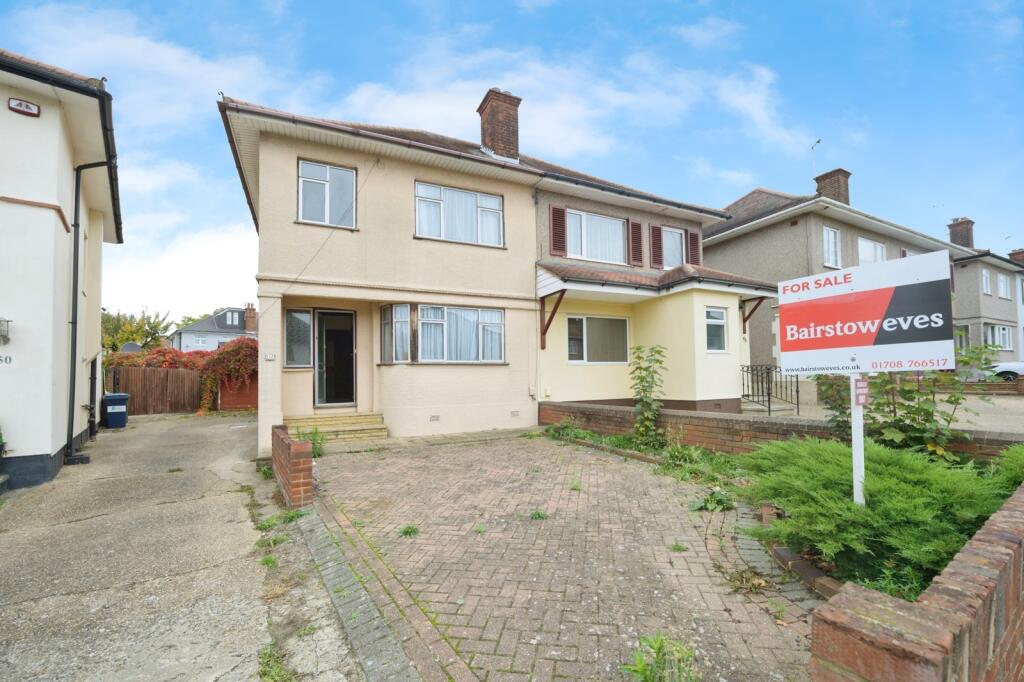 Main image of property: Larchwood Avenue, Romford, RM5