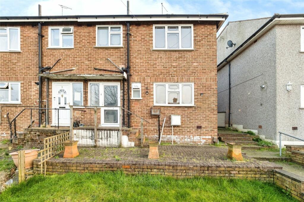 3 bedroom semidetached house for sale in Warden Avenue, Romford, RM5
