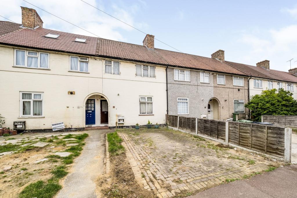 3 bedroom terraced house for sale in Broad Street, Dagenham, RM10