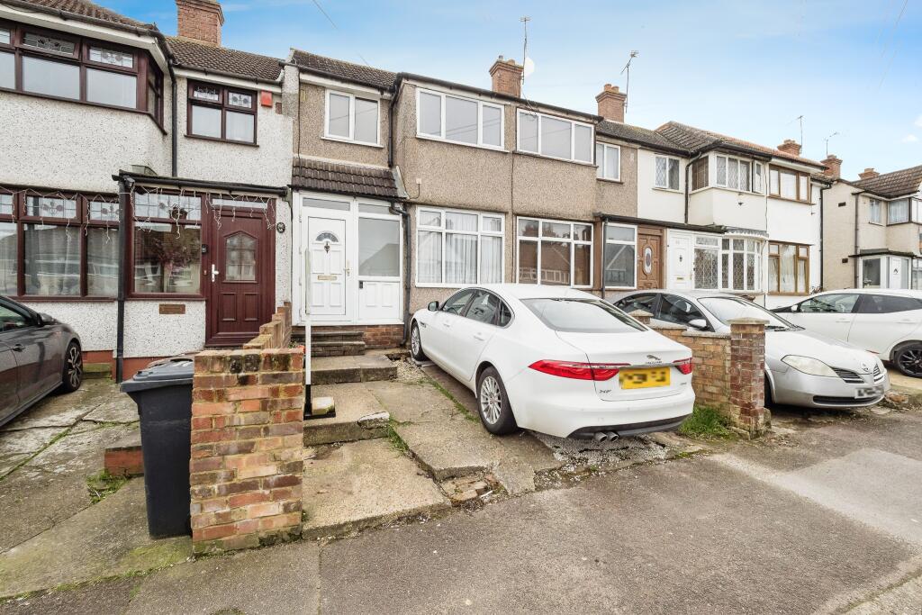 3 bedroom terraced house for sale in Oval Road North, Dagenham, RM10