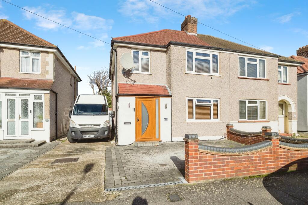 3 bedroom semidetached house for sale in Carnforth Gardens, Hornchurch
