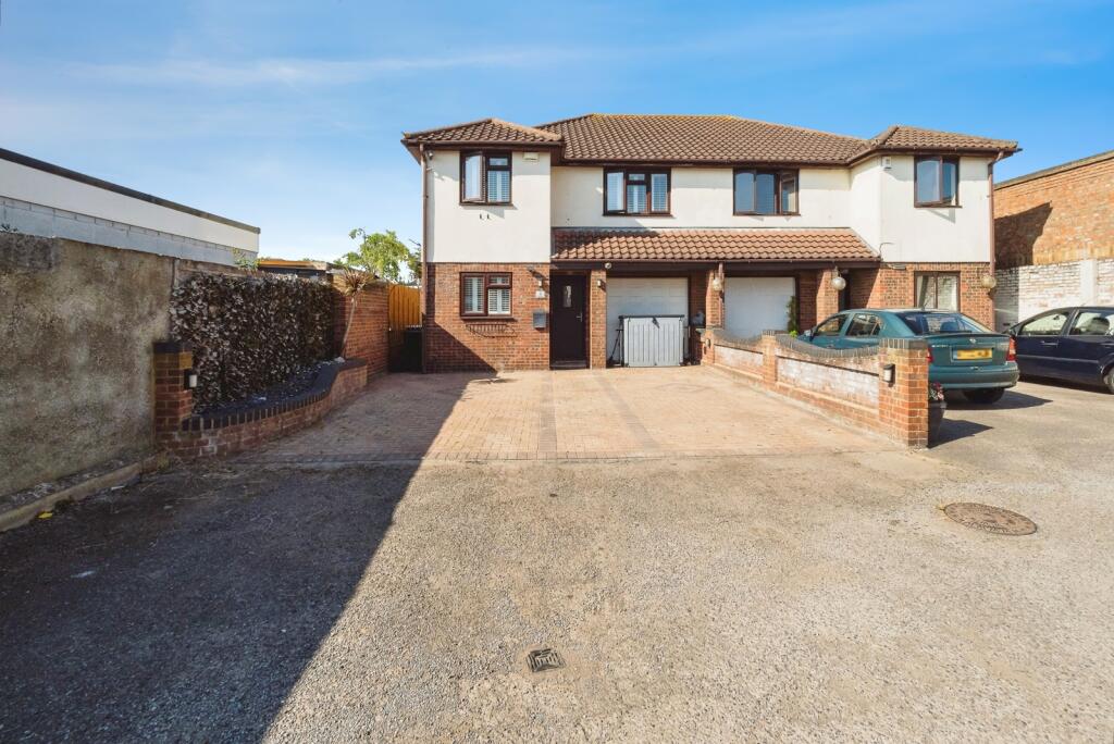 Main image of property: Park Mews, Rainham, RM13