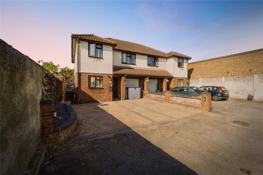Main image of property: Park Mews, Rainham, RM13