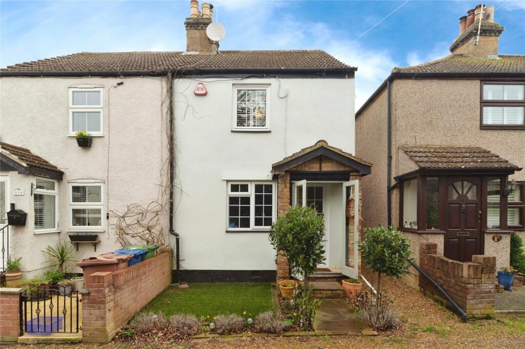 3 bedroom semidetached house for sale in The Avenue, Fobbing, Stanford