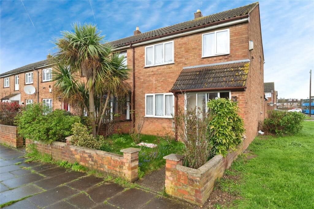 3 bedroom end of terrace house for sale in Laird Avenue, Grays, Essex, RM16